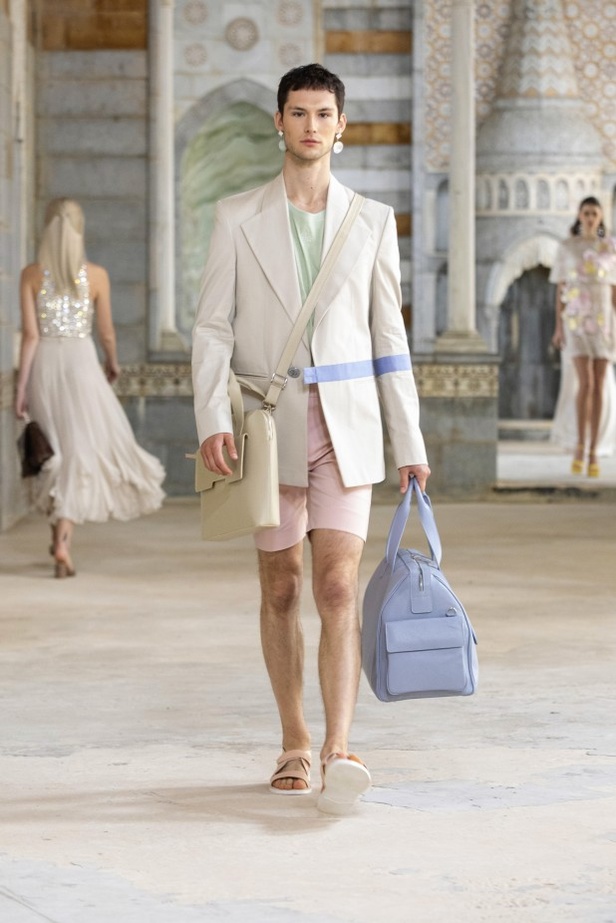 مجموعة أزياء جورج حبيقة لربيع وصيف 2022 بوحي من زهرة الأوركيد