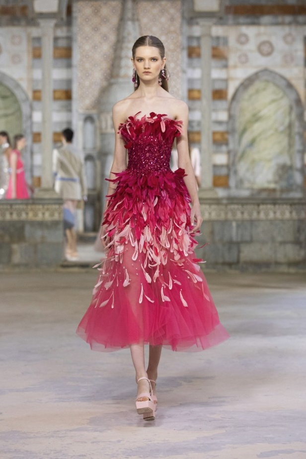 مجموعة أزياء جورج حبيقة لربيع وصيف 2022 بوحي من زهرة الأوركيد