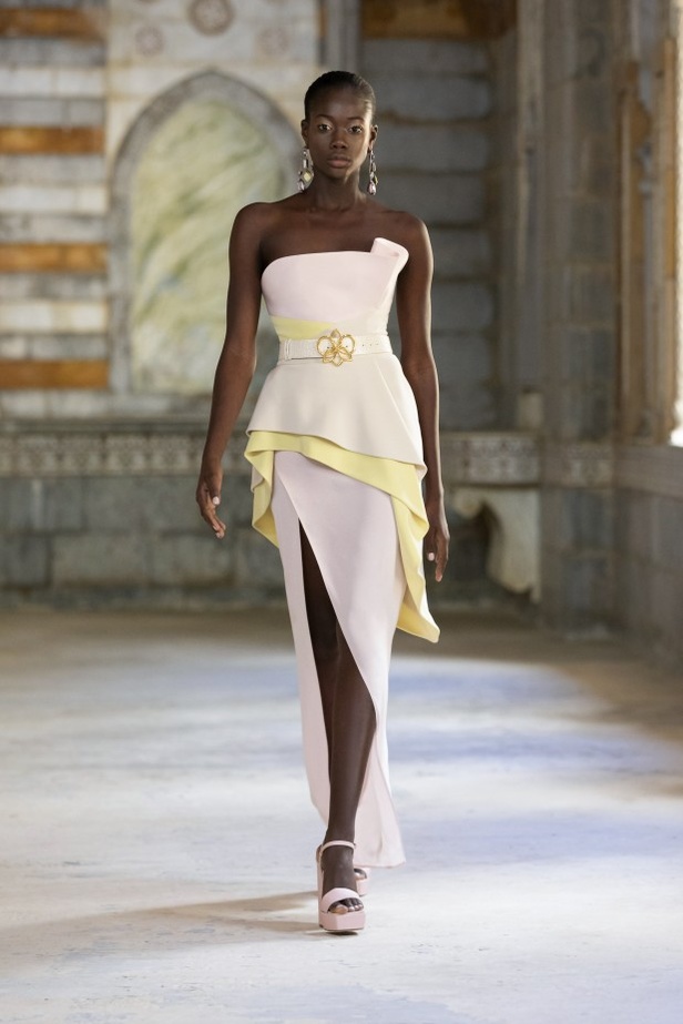 مجموعة أزياء جورج حبيقة لربيع وصيف 2022 بوحي من زهرة الأوركيد