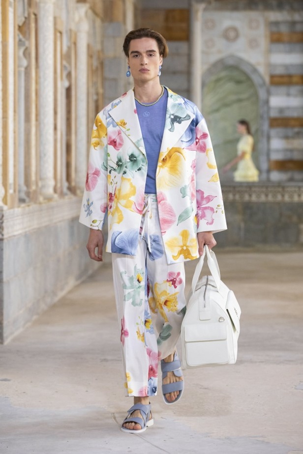 مجموعة أزياء جورج حبيقة لربيع وصيف 2022 بوحي من زهرة الأوركيد