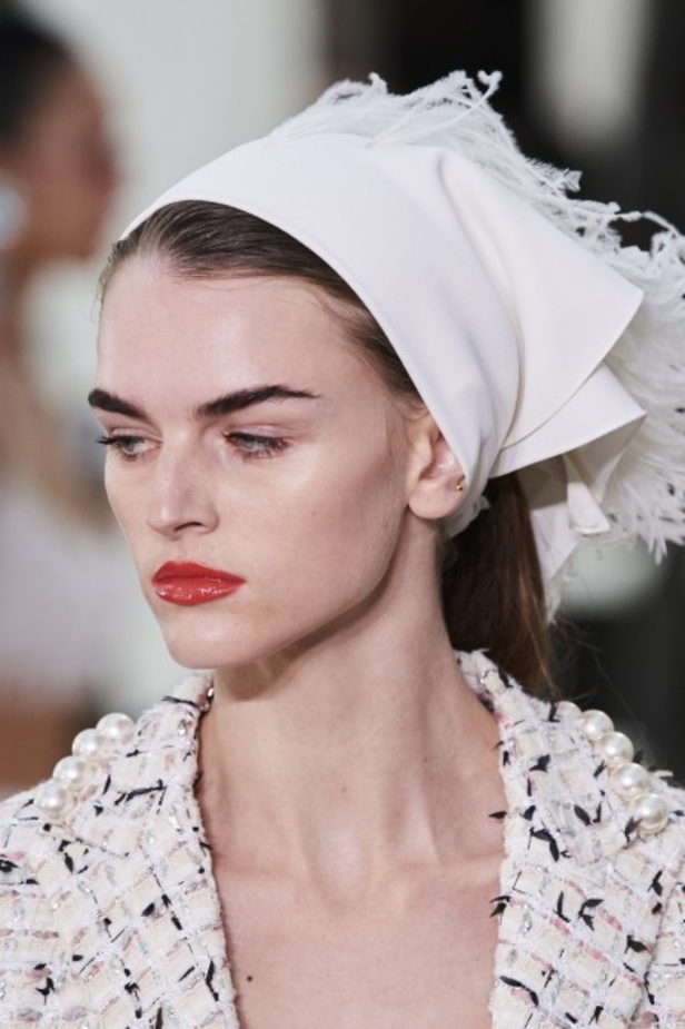 عرض أزياء Giambattista Valli لربيع وصيف 2022 من أسبوع الموضة في باريس