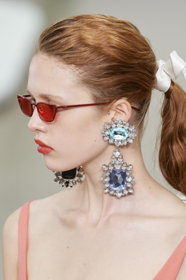 عرض أزياء Giambattista Valli لربيع وصيف 2022 من أسبوع الموضة في باريس