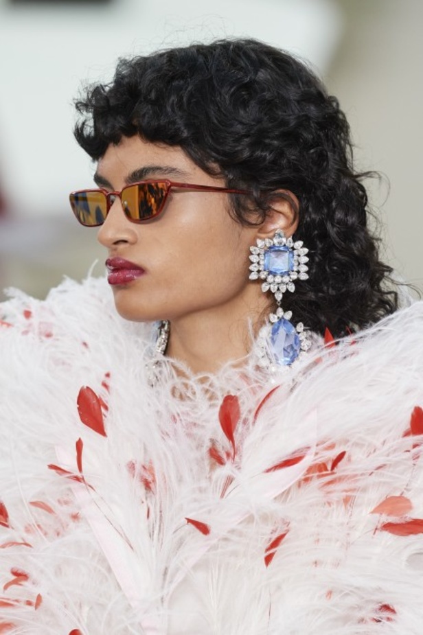 عرض أزياء Giambattista Valli لربيع وصيف 2022 من أسبوع الموضة في باريس