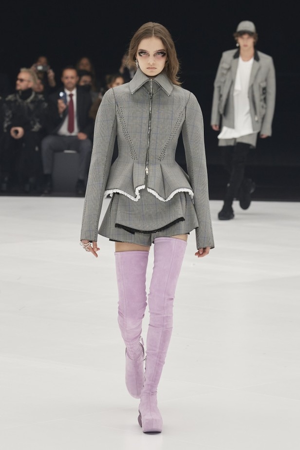 عرض أزياء Givenchy لربيع وصيف 2022 من أسبوع الموضة في باريس