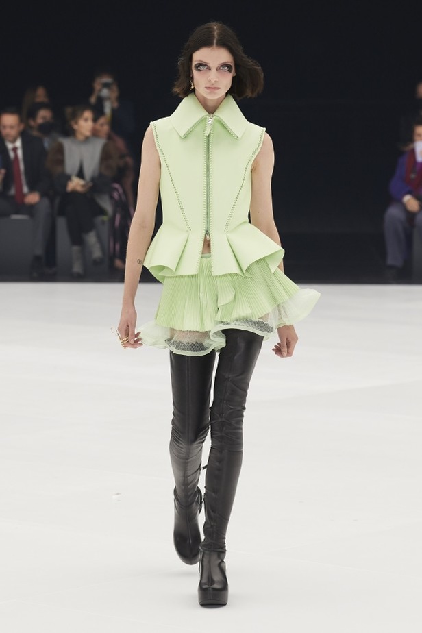 عرض أزياء Givenchy لربيع وصيف 2022 من أسبوع الموضة في باريس