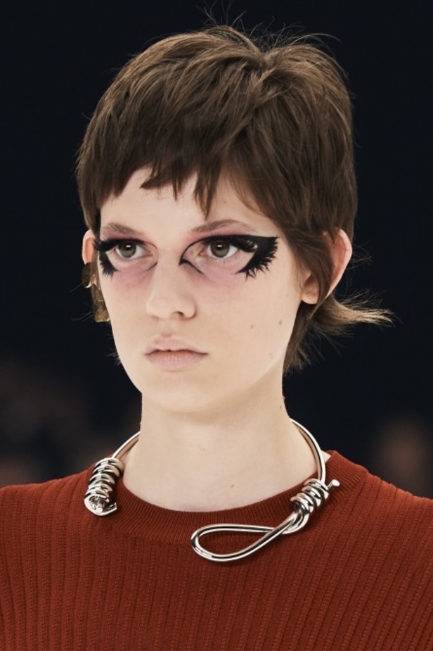 عرض أزياء Givenchy لربيع وصيف 2022 من أسبوع الموضة في باريس