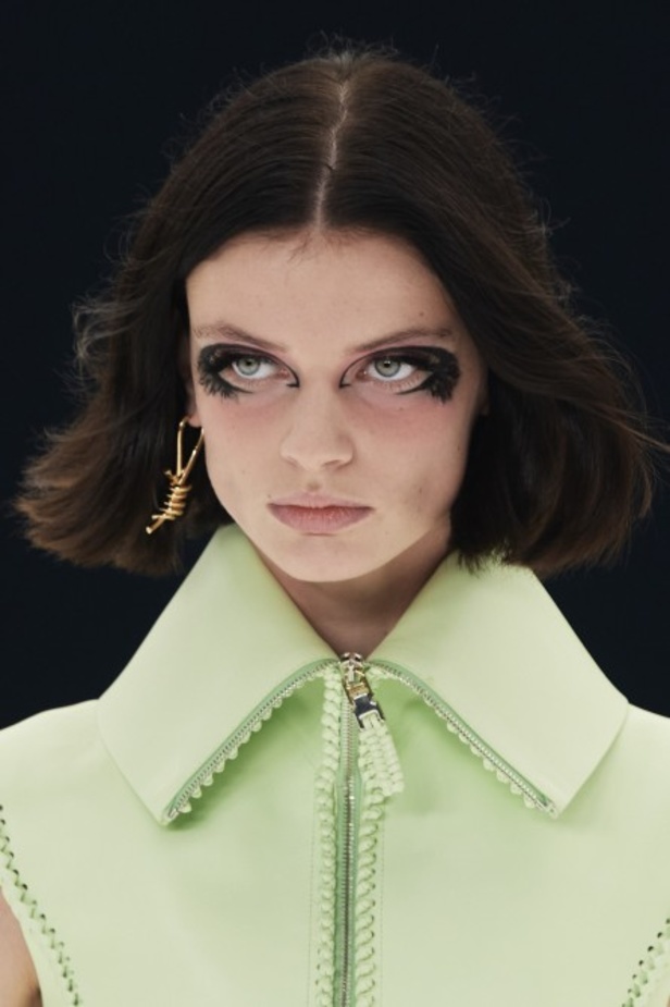 عرض أزياء Givenchy لربيع وصيف 2022 من أسبوع الموضة في باريس