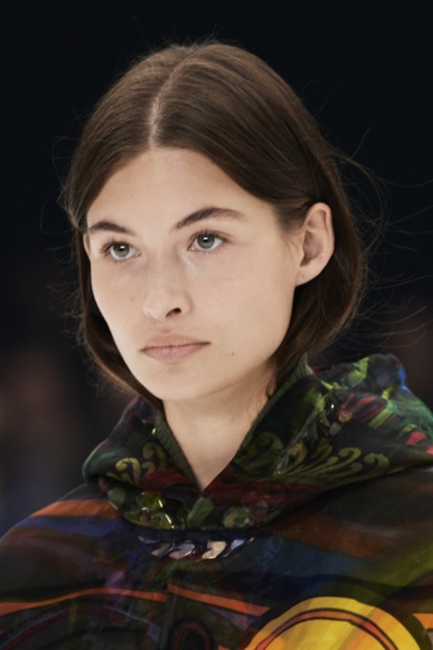 عرض أزياء Givenchy لربيع وصيف 2022 من أسبوع الموضة في باريس