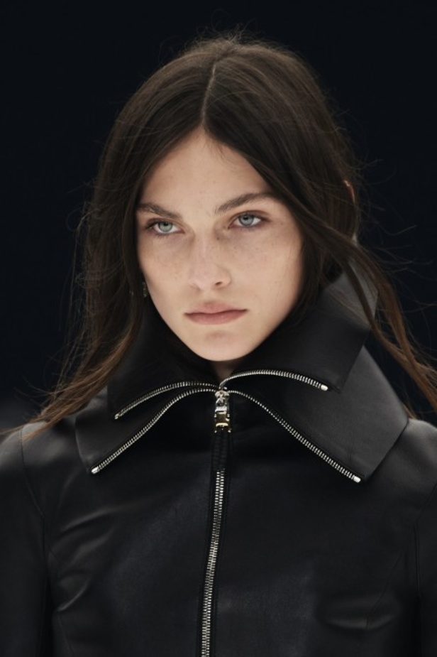 عرض أزياء Givenchy لربيع وصيف 2022 من أسبوع الموضة في باريس