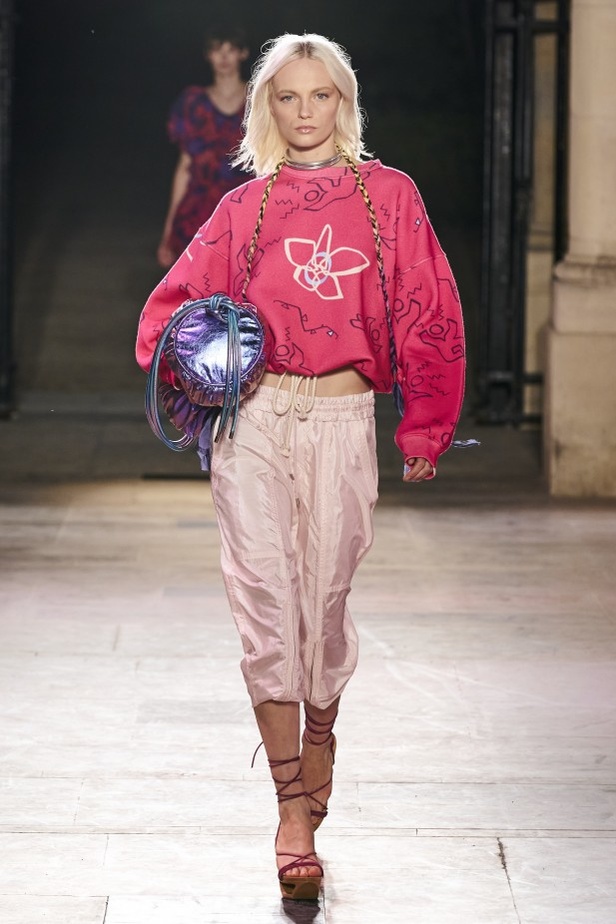 عرض أزياء مجموعة Isabel Marant للملابس الجاهزة من أسبوع الموضة في باريس 2021