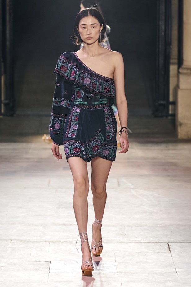 عرض أزياء مجموعة Isabel Marant للملابس الجاهزة من أسبوع الموضة في باريس 2021