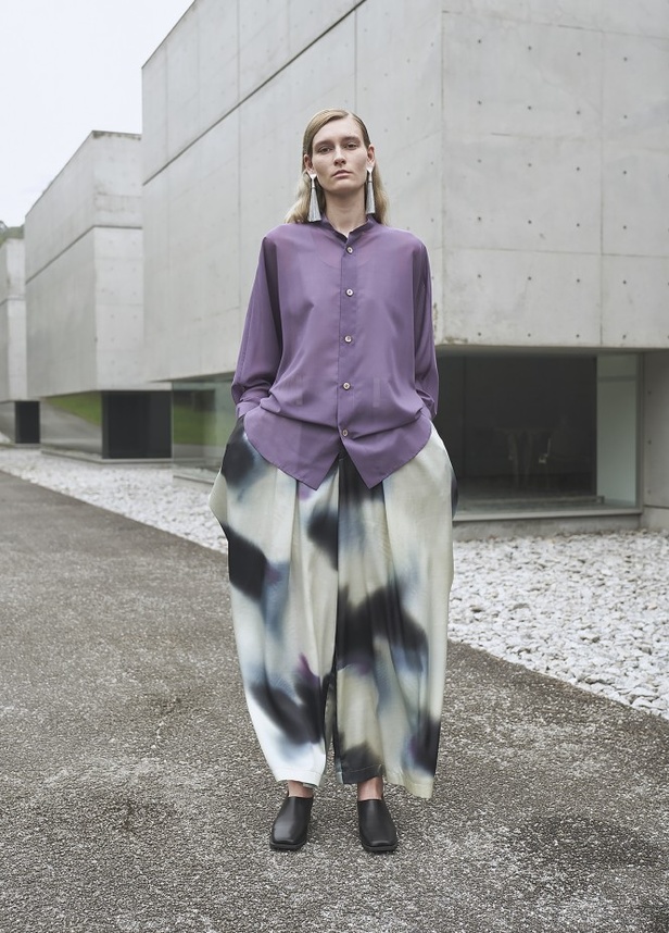 عرض أزياء Issey Miyake للألبسة الجاهزة من أسبوع الموضة في باريس 2021