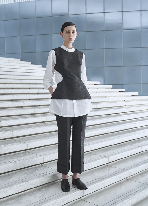 عرض أزياء Issey Miyake للألبسة الجاهزة من أسبوع الموضة في باريس 2021