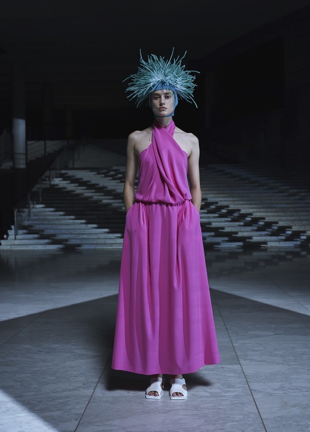 عرض أزياء Issey Miyake للألبسة الجاهزة من أسبوع الموضة في باريس 2021