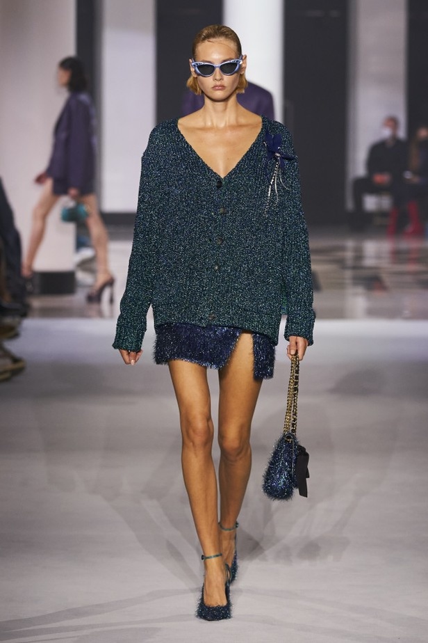 عرض أزياء Lanvin لربيع وصيف 2022 من أسبوع الموضة في باريس 