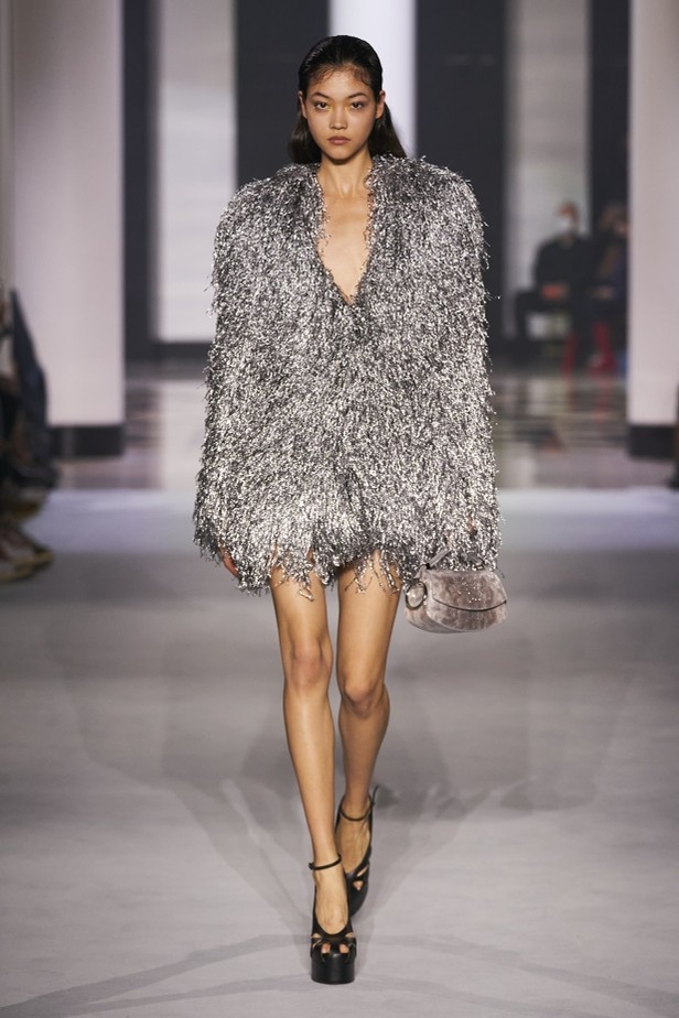 عرض أزياء Lanvin لربيع وصيف 2022 من أسبوع الموضة في باريس 