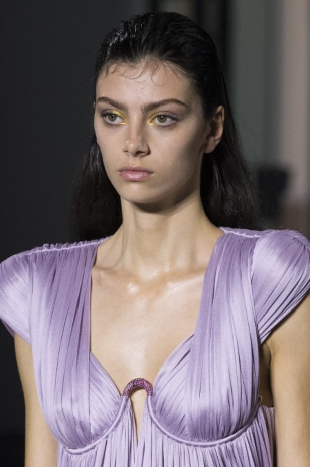 عرض أزياء Lanvin لربيع وصيف 2022 من أسبوع الموضة في باريس 