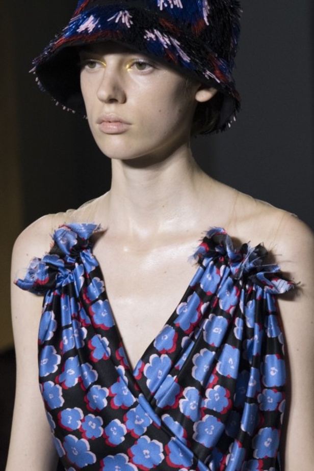 عرض أزياء Lanvin لربيع وصيف 2022 من أسبوع الموضة في باريس 