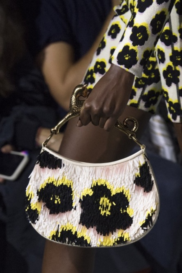 عرض أزياء Lanvin لربيع وصيف 2022 من أسبوع الموضة في باريس 