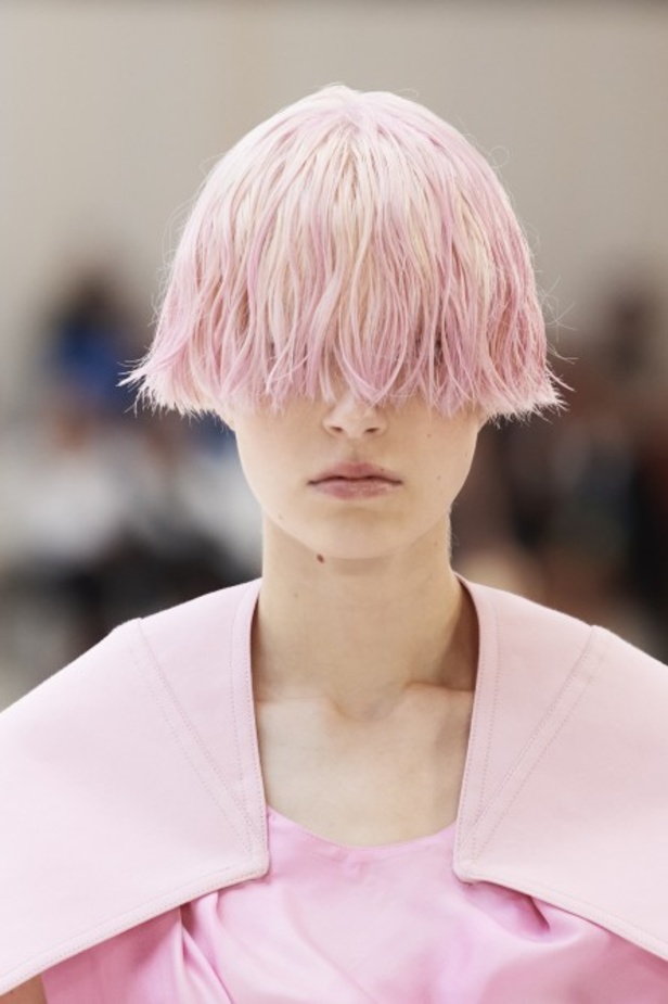 عرض أزياء لويفي لموسم ربيع وصيف 2022