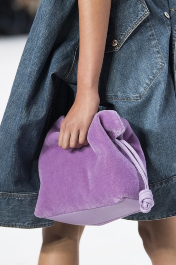 عرض أزياء لويفي لموسم ربيع وصيف 2022