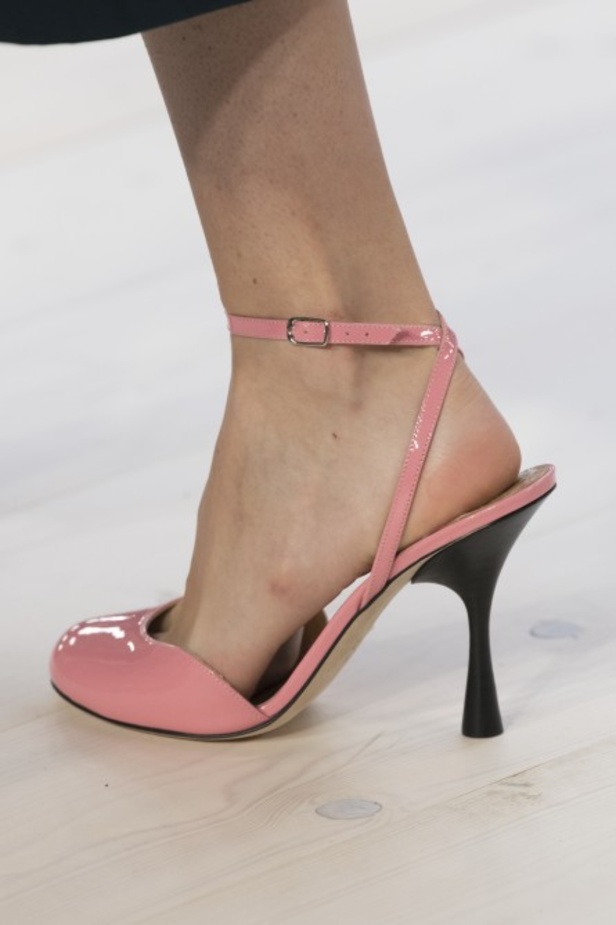 عرض أزياء لويفي لموسم ربيع وصيف 2022