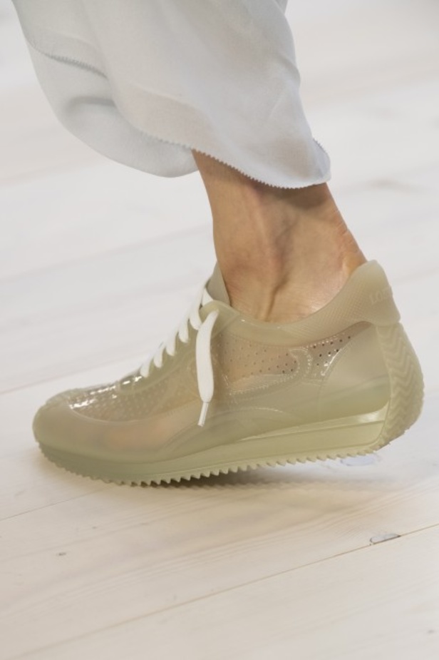 عرض أزياء لويفي لموسم ربيع وصيف 2022