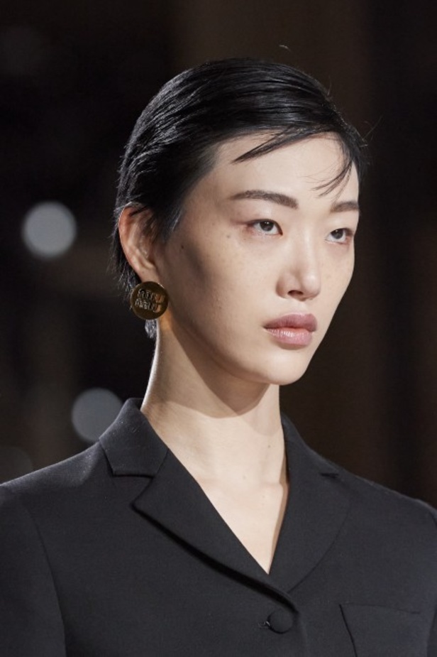 مجموعة Miu Miu لربيع وصيف 2022 من أسبوع الموضة في باريس