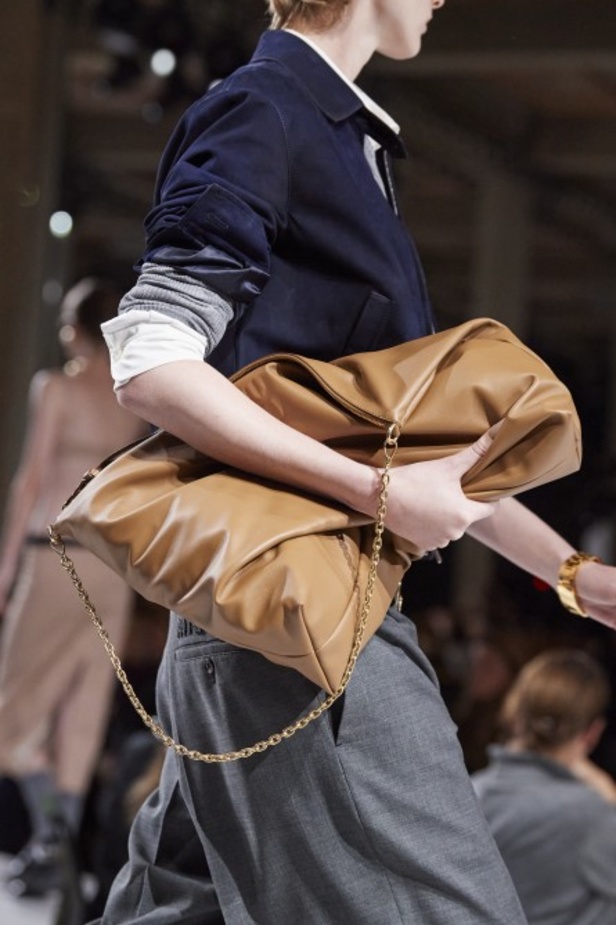 مجموعة Miu Miu لربيع وصيف 2022 من أسبوع الموضة في باريس