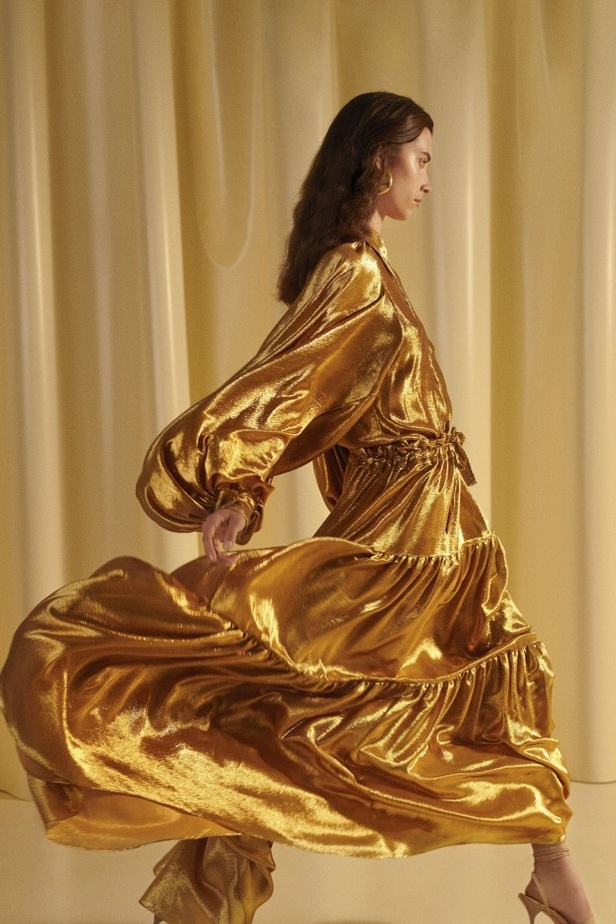 عرض أزياء Maison Rabih Kayrouz لربيع وصيف 2022 من أسبوع الموضة في باريس