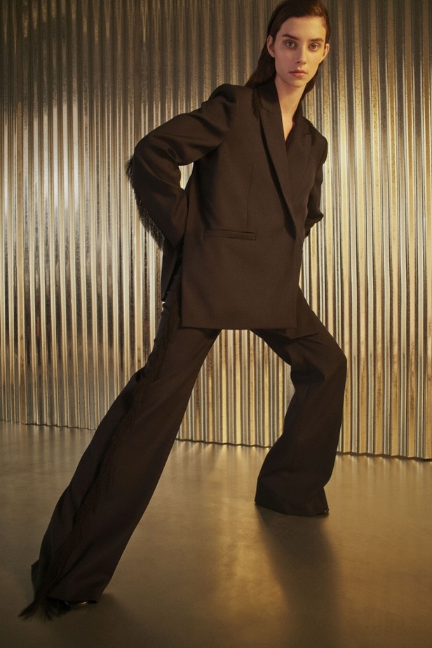 عرض أزياء Maison Rabih Kayrouz لربيع وصيف 2022 من أسبوع الموضة في باريس