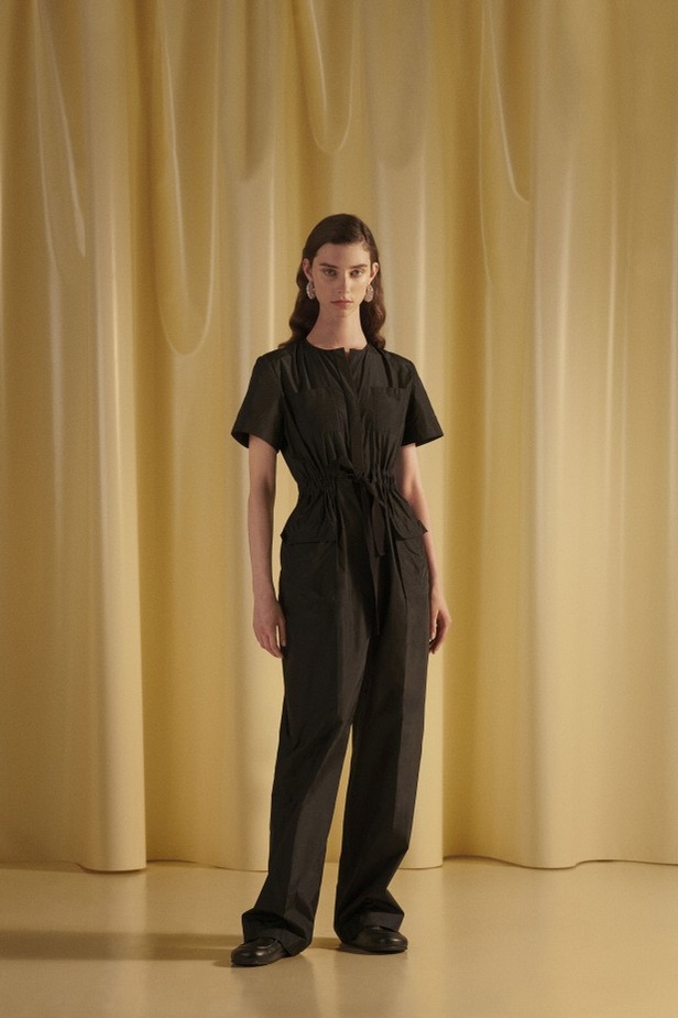 عرض أزياء Maison Rabih Kayrouz لربيع وصيف 2022 من أسبوع الموضة في باريس