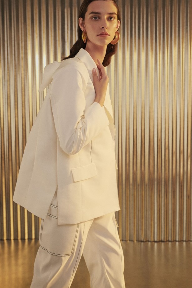 عرض أزياء Maison Rabih Kayrouz لربيع وصيف 2022 من أسبوع الموضة في باريس