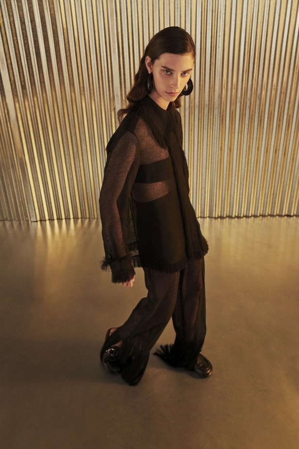 عرض أزياء Maison Rabih Kayrouz لربيع وصيف 2022 من أسبوع الموضة في باريس