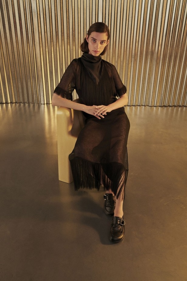 عرض أزياء Maison Rabih Kayrouz لربيع وصيف 2022 من أسبوع الموضة في باريس