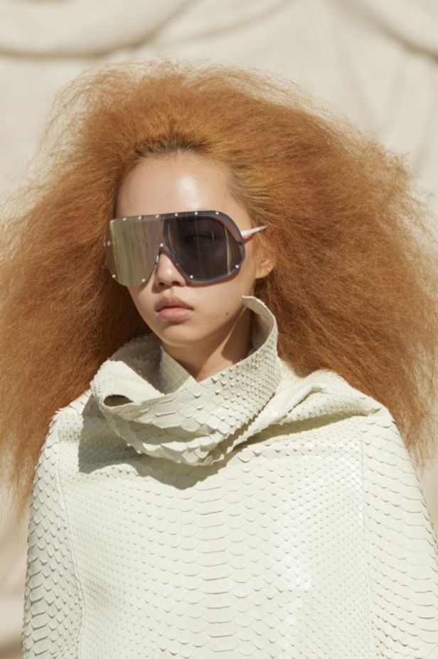 عرض أزياء مجموعة Rick Owens لربيع وصيف 2022 من أسبوع الموضة في باريس