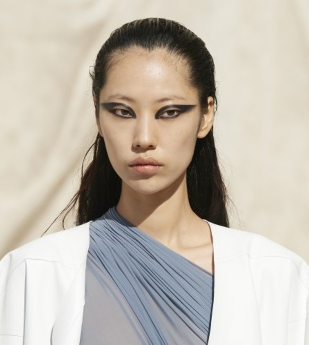 عرض أزياء مجموعة Rick Owens لربيع وصيف 2022 من أسبوع الموضة في باريس