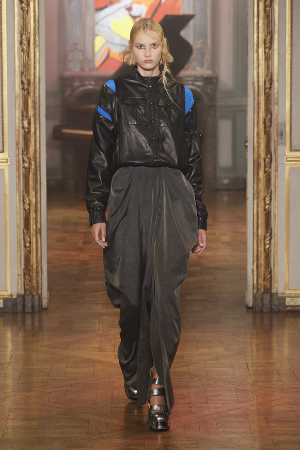 عرض أزياء مجموعة Rochas لربيع وصيف 2022 من اسبوع الموضة في باريس