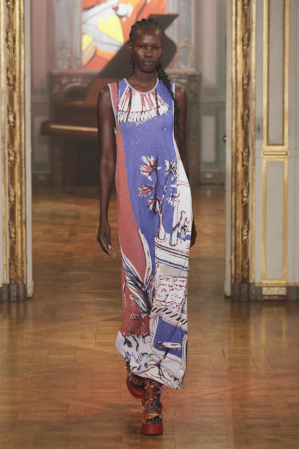 عرض أزياء مجموعة Rochas لربيع وصيف 2022 من اسبوع الموضة في باريس