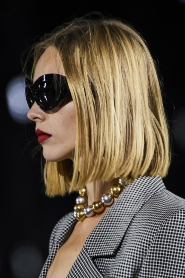 عرض أزياء مجموعة Saint Laurent لربيع وصيف 2022 من أسبوع الموضة في باريس