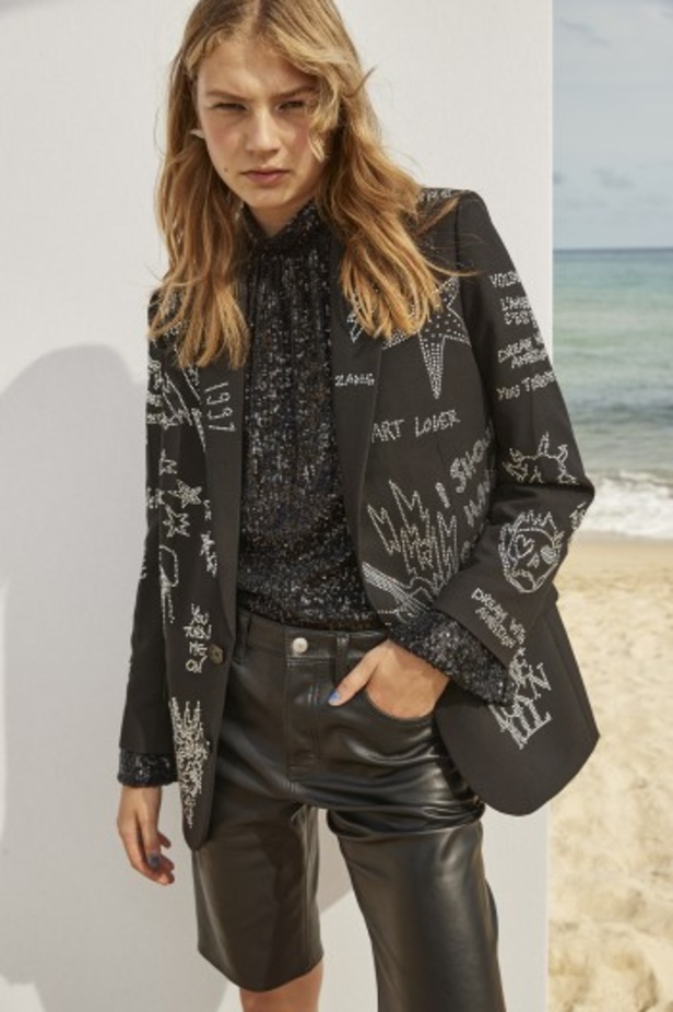 عرض أزياء مجموعة Zadig & Voltaire لربيع وصيف 2022 من أسبوع الموضة في باريس