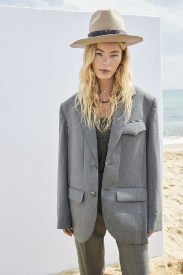 عرض أزياء مجموعة Zadig & Voltaire لربيع وصيف 2022 من أسبوع الموضة في باريس