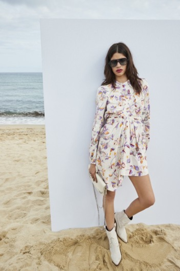 عرض أزياء مجموعة Zadig & Voltaire لربيع وصيف 2022 من أسبوع الموضة في باريس