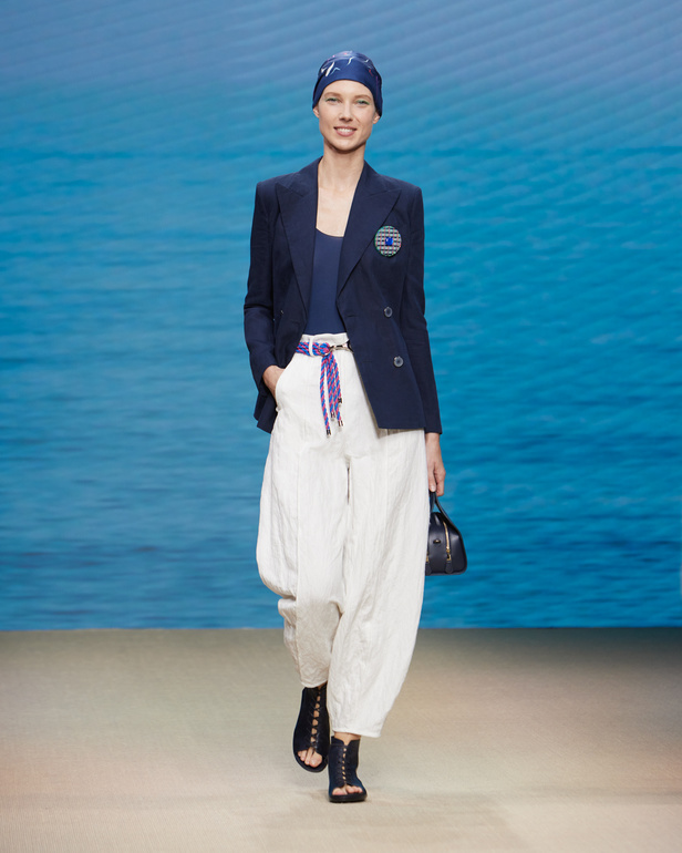 مجموعةGIORGIO ARMANI  لربيع 2022 مزيج بين الجرأة والحرية