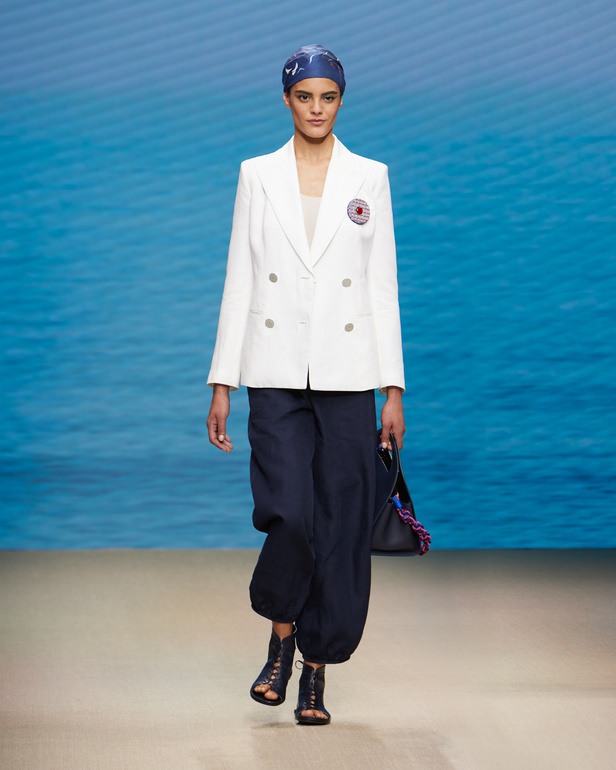 مجموعةGIORGIO ARMANI  لربيع 2022 مزيج بين الجرأة والحرية