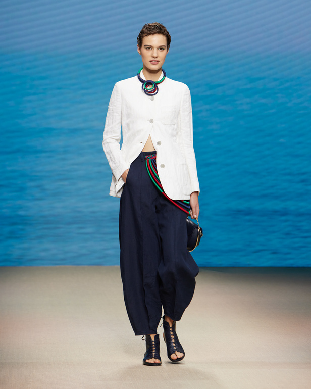 مجموعةGIORGIO ARMANI  لربيع 2022 مزيج بين الجرأة والحرية