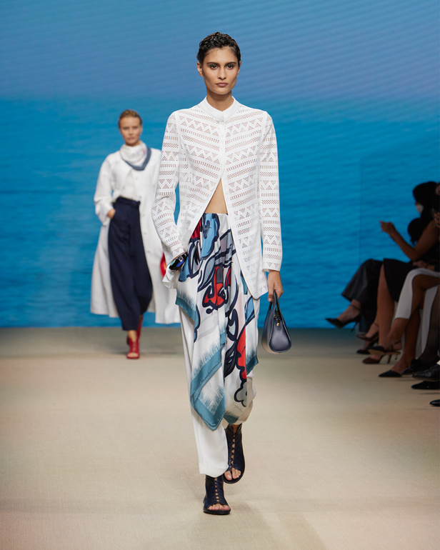 مجموعةGIORGIO ARMANI  لربيع 2022 مزيج بين الجرأة والحرية