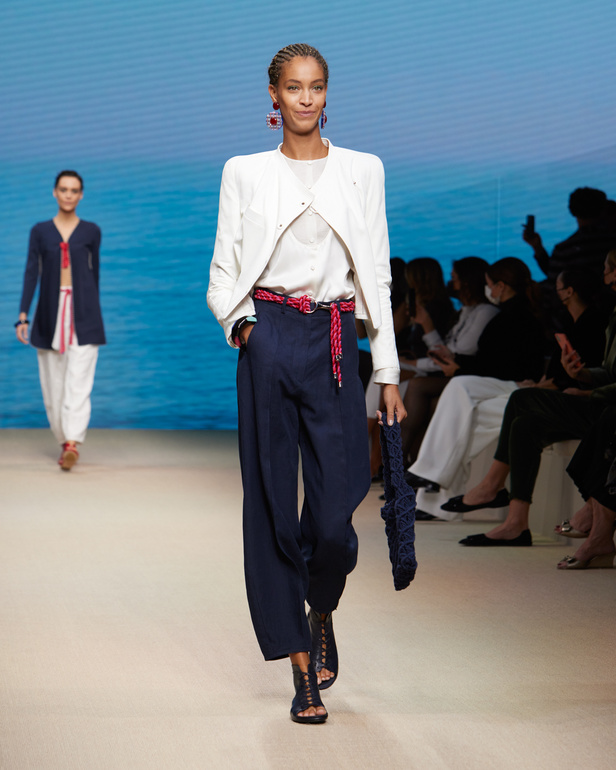 مجموعةGIORGIO ARMANI  لربيع 2022 مزيج بين الجرأة والحرية