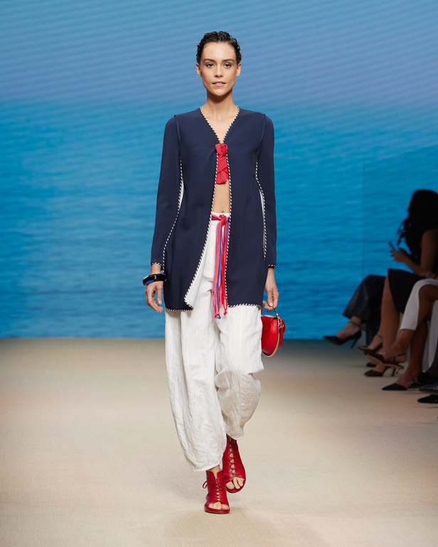 مجموعةGIORGIO ARMANI  لربيع 2022 مزيج بين الجرأة والحرية