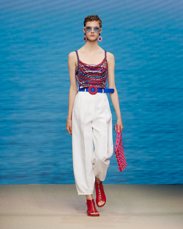 مجموعةGIORGIO ARMANI  لربيع 2022 مزيج بين الجرأة والحرية